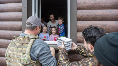 Soldiers giving food to refugees